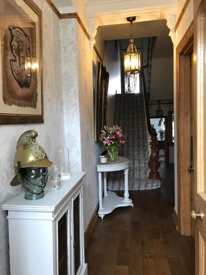 Проживание в семье Wisteria House *